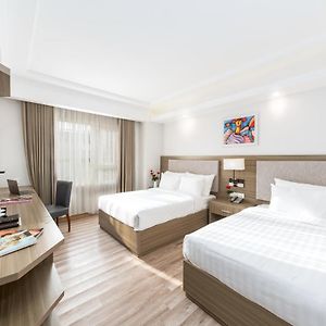 Deluxe Triple Room City View